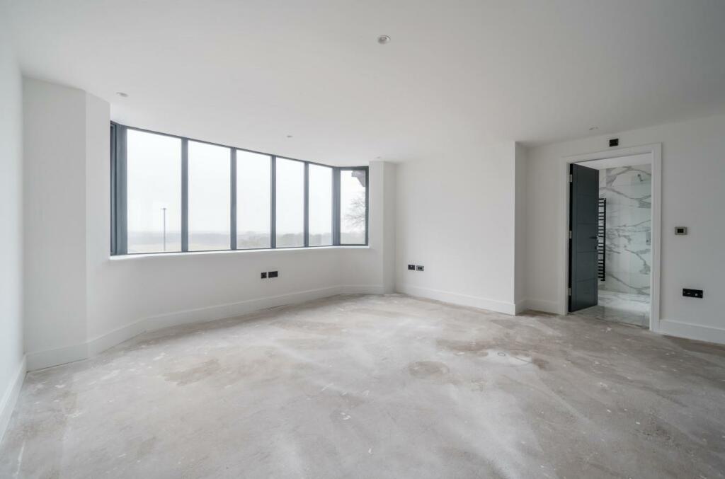 5 bedroom detached house for sale in Rosemoor House, Leigh Road