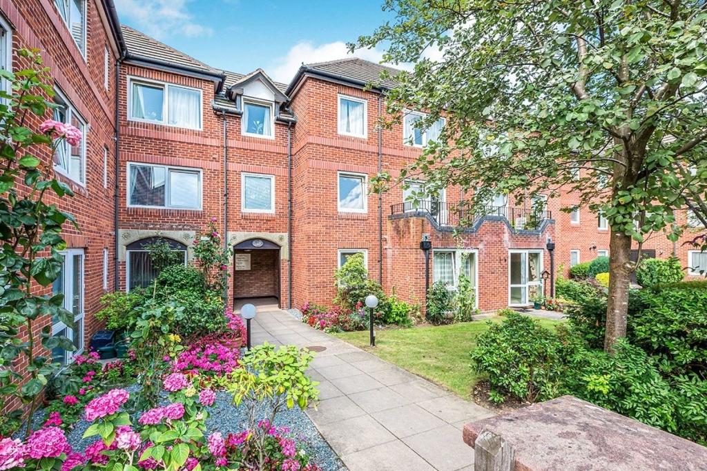 1 bedroom flat for sale in Ednall Lane, Bromsgrove, Worcestershire, B60