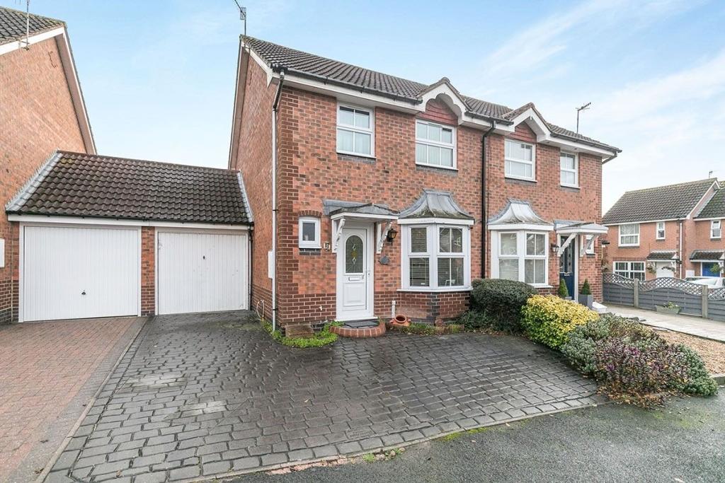 3 bedroom semidetached house for sale in Moorsom Way, Bromsgrove, B60