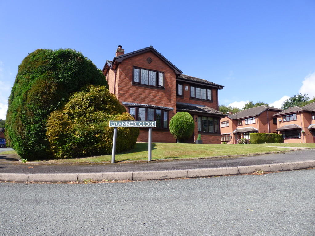 4 bedroom detached house for sale in Cranmer Close, Cheslyn Hay, WS6