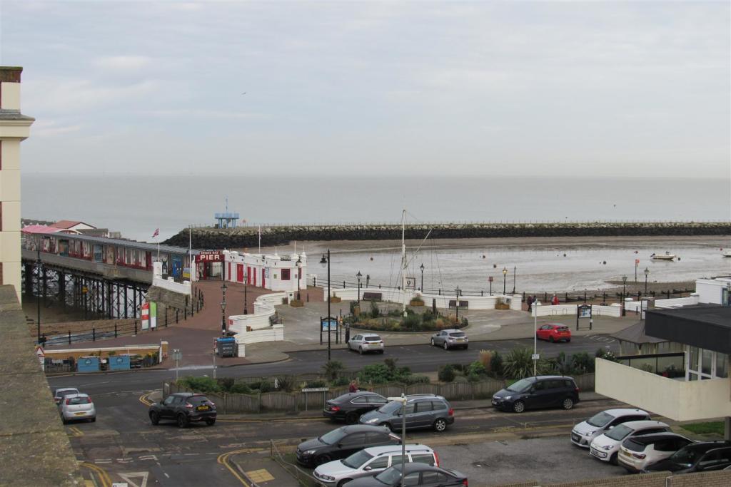 1 bedroom retirement property for sale in Pier Avenue, Herne Bay, CT6