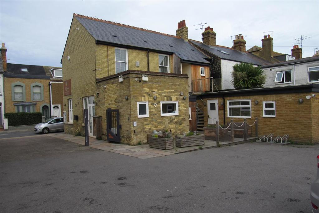 House for sale in Canterbury Road, Whitstable, CT5