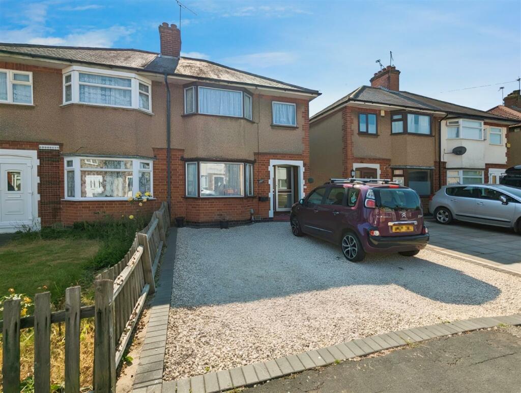 3 bedroom semidetached house for sale in Willoughby Place, Rugby, CV22