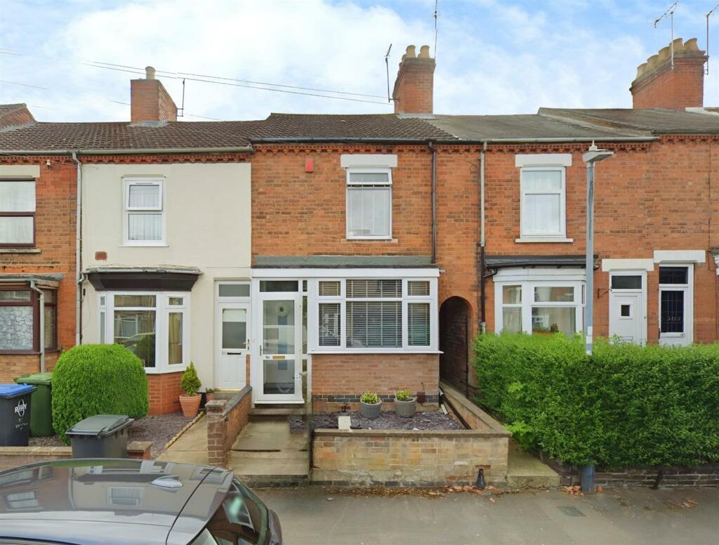 2 bedroom terraced house for sale in Winfield Street, Rugby, CV21