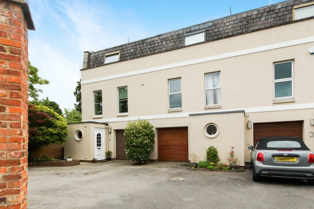 3 bedroom terraced house for sale in Well Place, Cheltenham, GL50