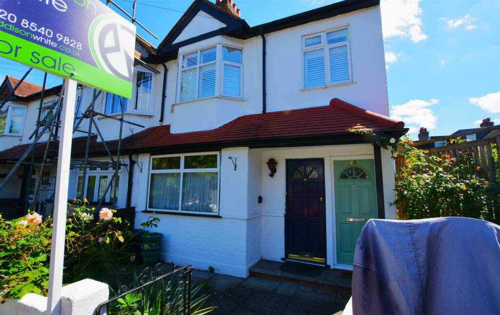 1 bedroom flat for sale in Chesham Road, Colliers Wood/Tooting Borders