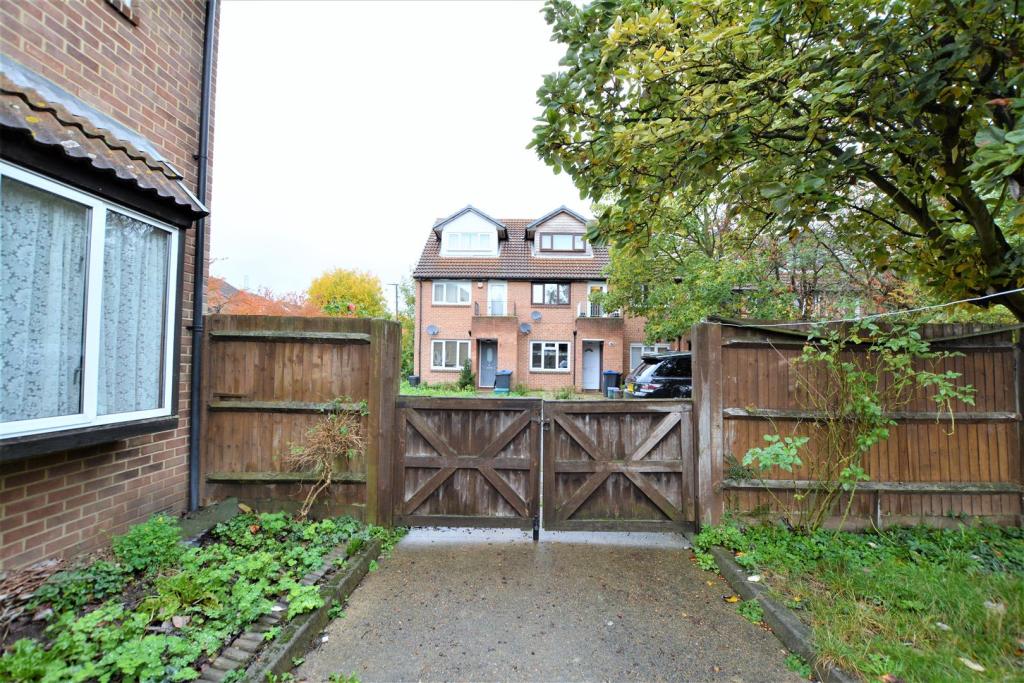 1 bedroom house for sale in Sutherland Drive, Colliers Wood, SW19