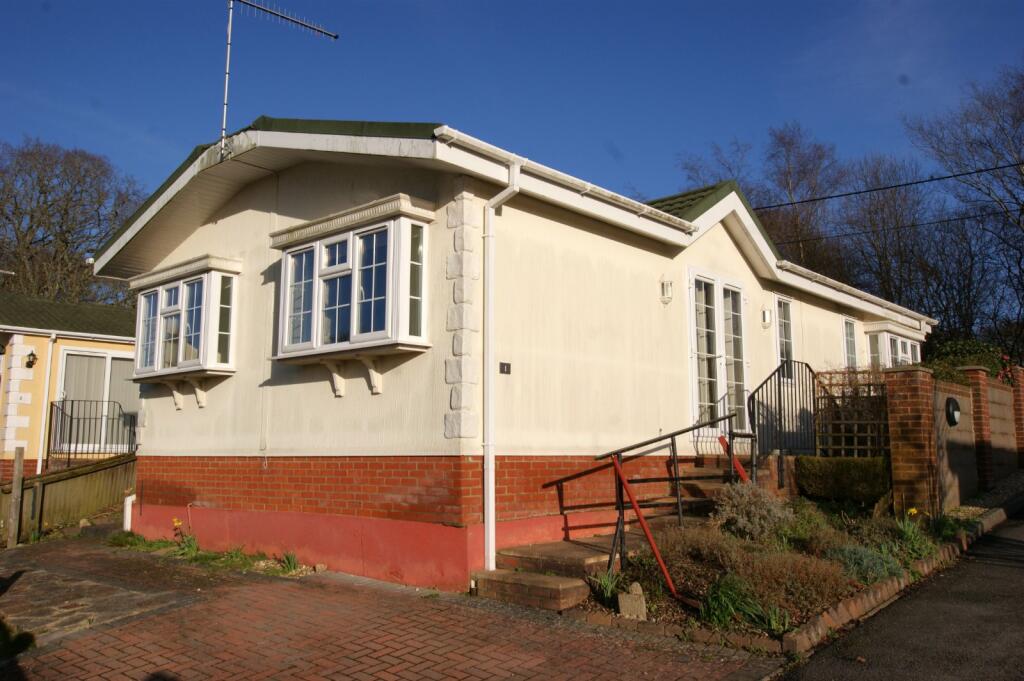 2 bedroom detached house for sale in Waterloo Road, Corfe Mullen