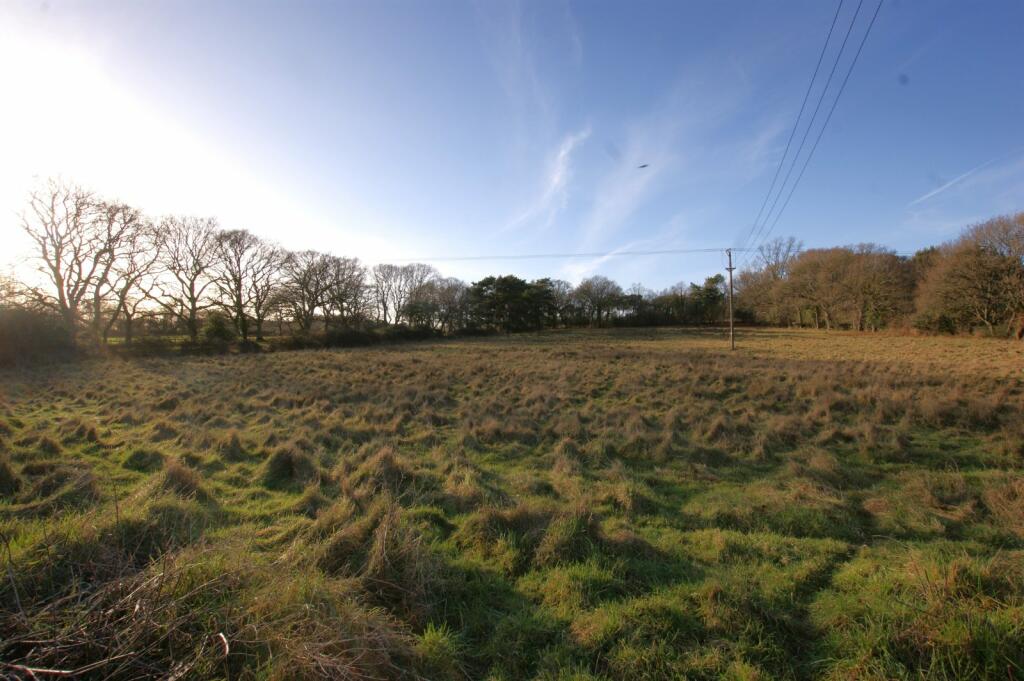 2 bedroom detached house for sale in Waterloo Road, Corfe Mullen