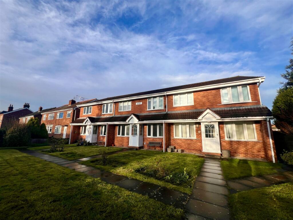 2 bedroom ground floor flat for rent in Gable Mews, Formby, L37