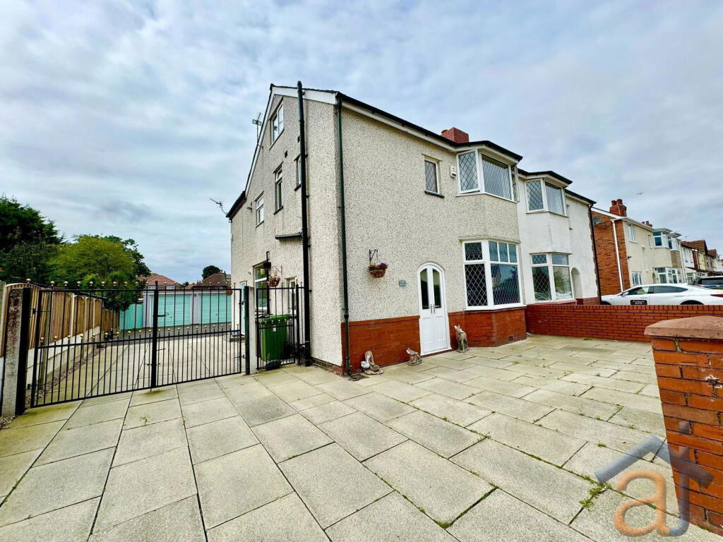 3 bedroom semi-detached house