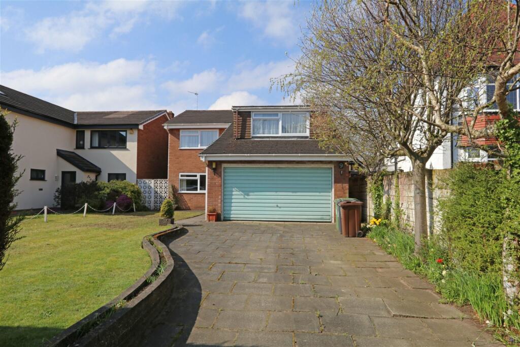 4 bedroom detached house for sale in Park Avenue, Hesketh Park