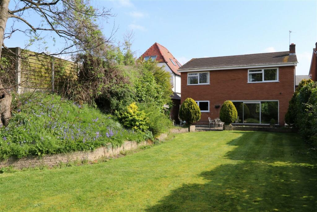 4 bedroom detached house for sale in Park Avenue, Hesketh Park
