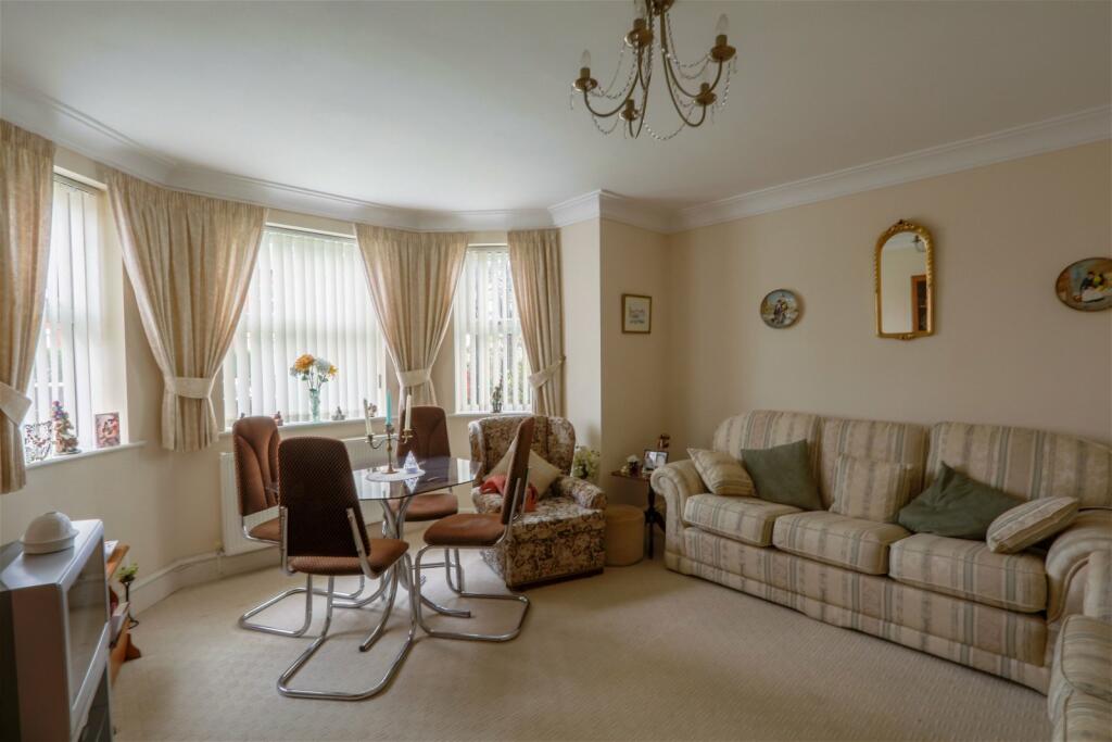 2 bedroom ground floor flat for sale in Rowan House, Aughton Road