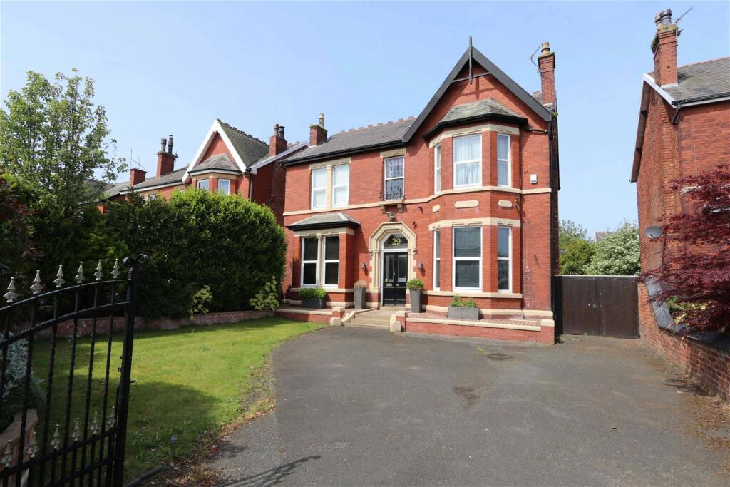 5 bedroom detached house for sale in Lethbridge Road, Southport, PR8 6JA, PR8