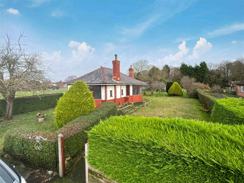 2 bedroom detached bungalow for sale in Sunny Road, Churchtown