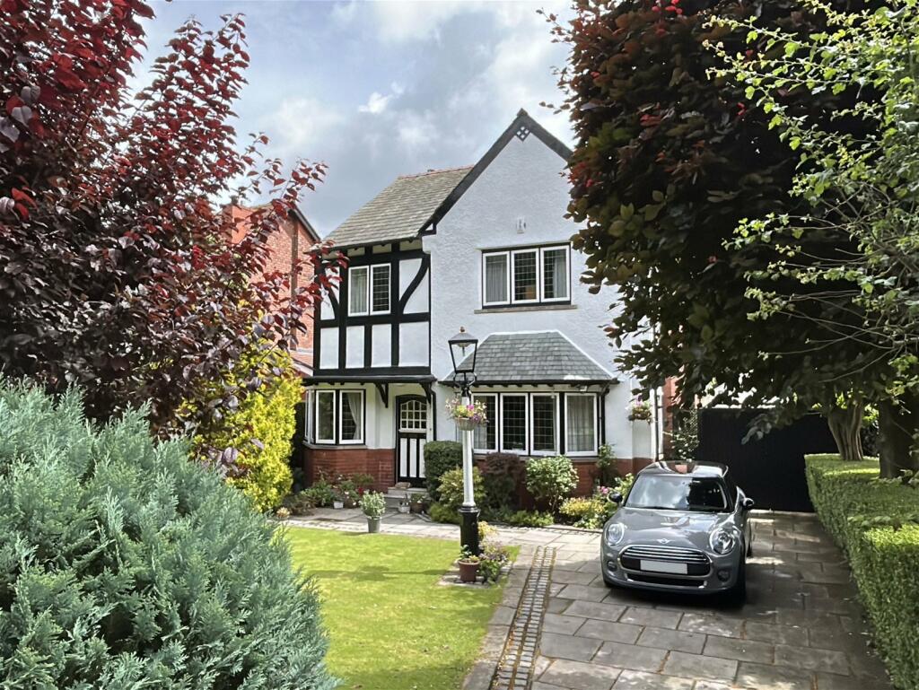 3 bedroom detached house for sale in Bankfield Lane, Churchtown