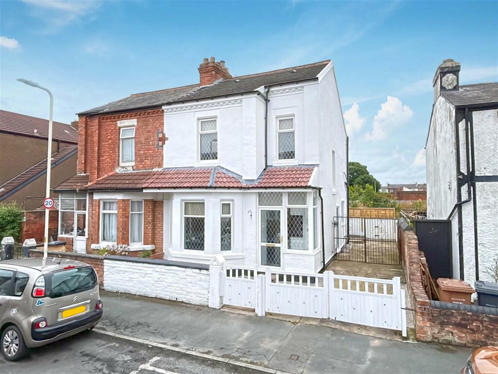 3 bedroom semidetached house for sale in Fernley Road, Birkdale