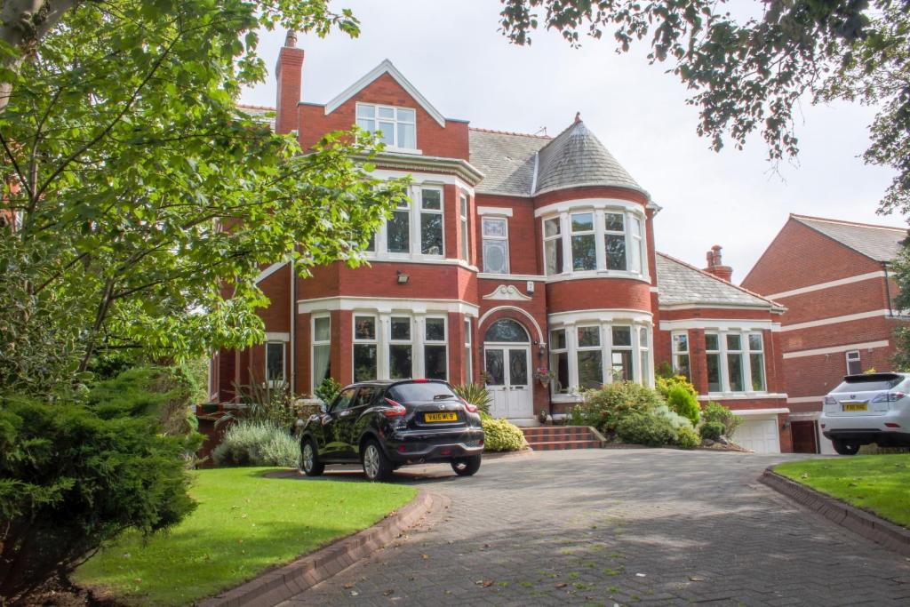 5 bedroom detached house for sale in Westbourne Road, Birkdale