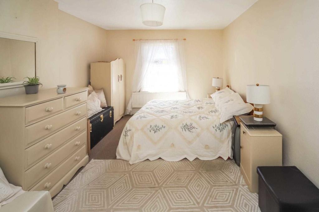 3 bedroom semidetached house for sale in Lancaster Avenue, Hitchin, SG5