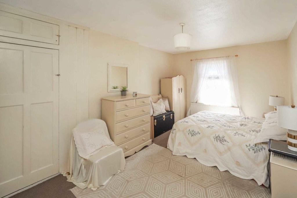 3 bedroom semidetached house for sale in Lancaster Avenue, Hitchin, SG5