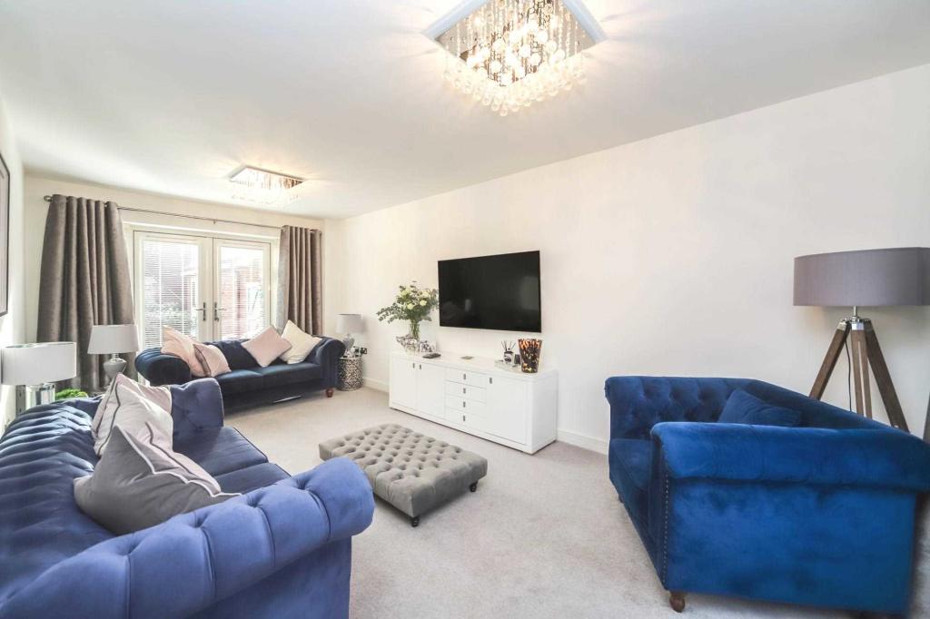 3 bedroom detached house for sale in Aston Clinton, HP22