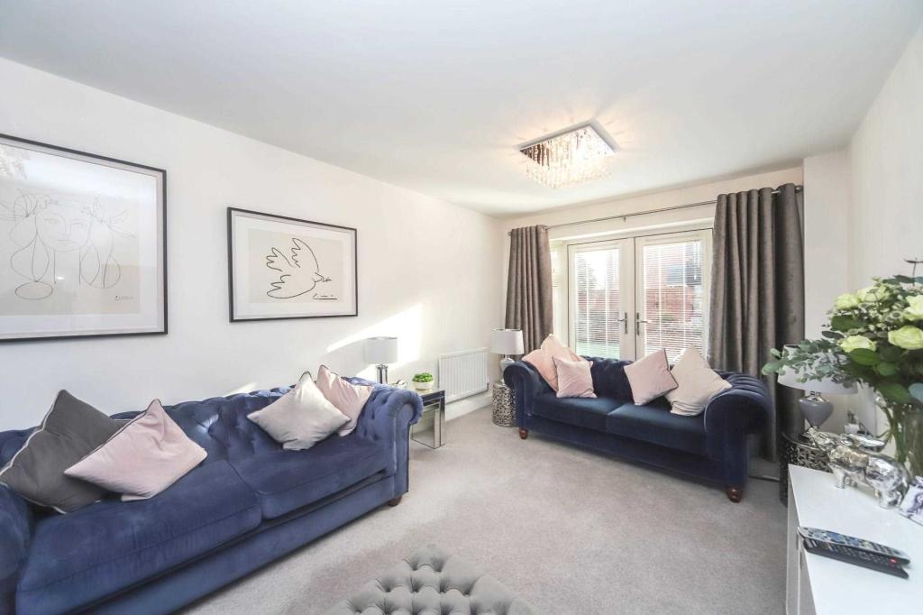 3 bedroom detached house for sale in Aston Clinton, HP22