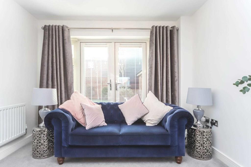 3 bedroom detached house for sale in Aston Clinton, HP22