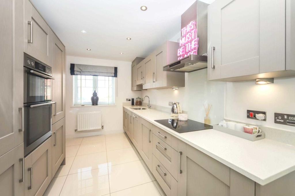 3 bedroom detached house for sale in Aston Clinton, HP22