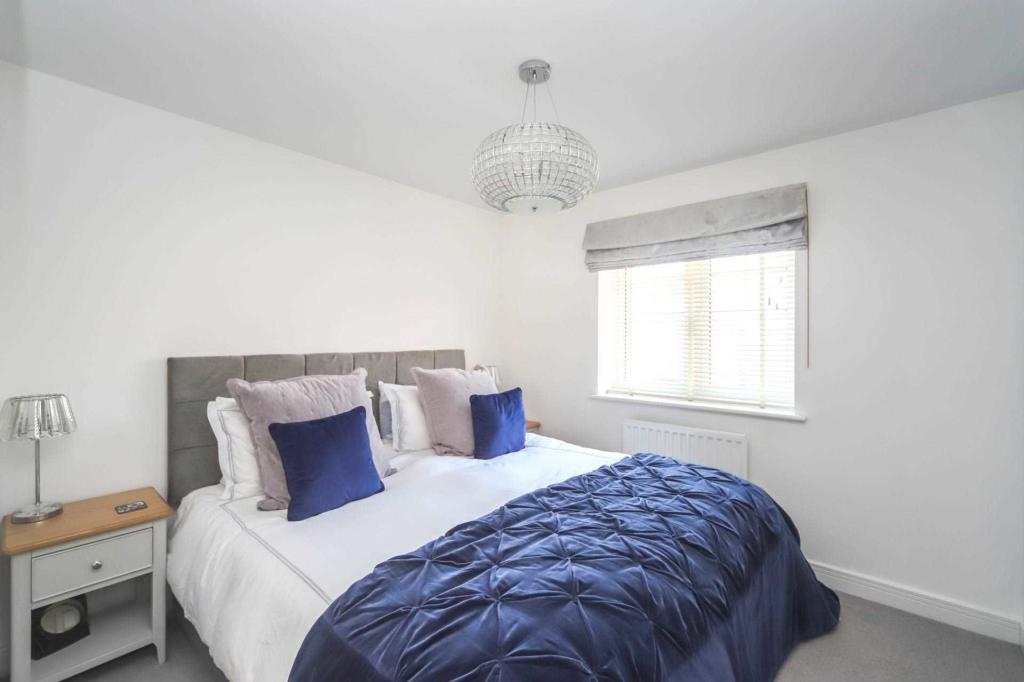 3 bedroom detached house for sale in Aston Clinton, HP22