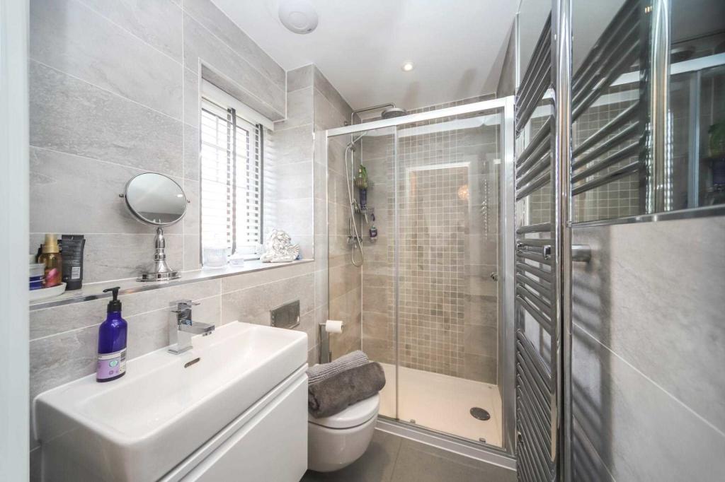 3 bedroom detached house for sale in Aston Clinton, HP22