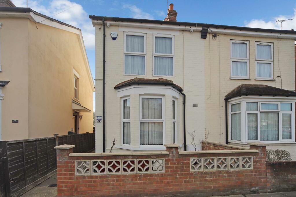 3 bedroom semidetached house for sale in Stocklake, Aylesbury, HP20