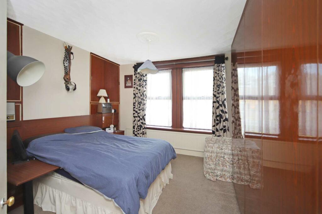 3 bedroom semidetached house for sale in Stocklake, Aylesbury, HP20