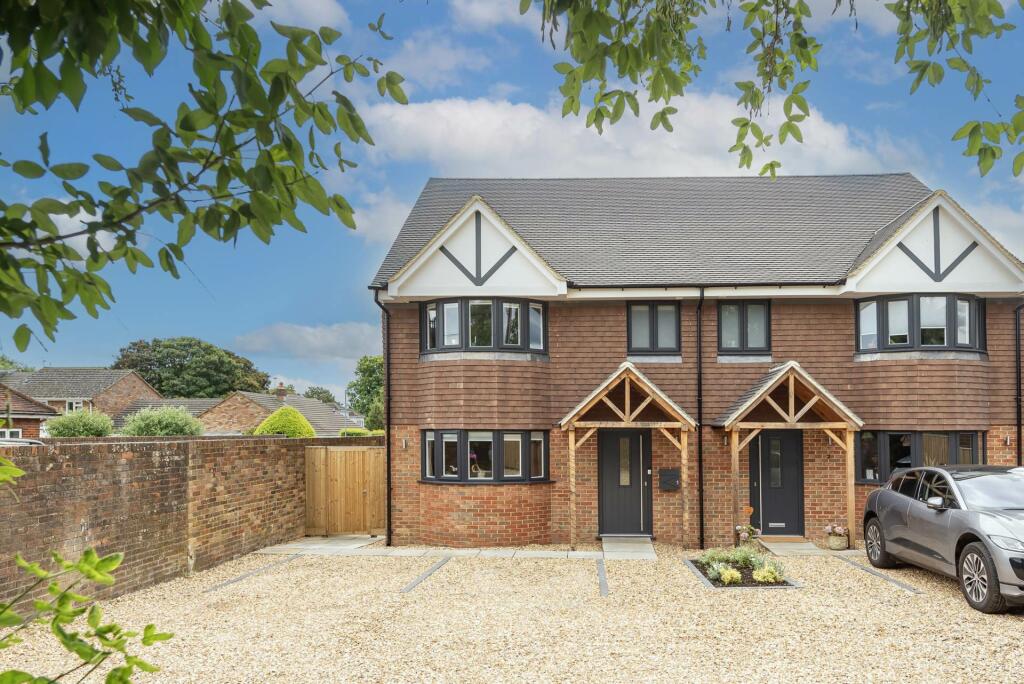 3 bedroom semidetached house for sale in Icknield Way, Tring, HP23