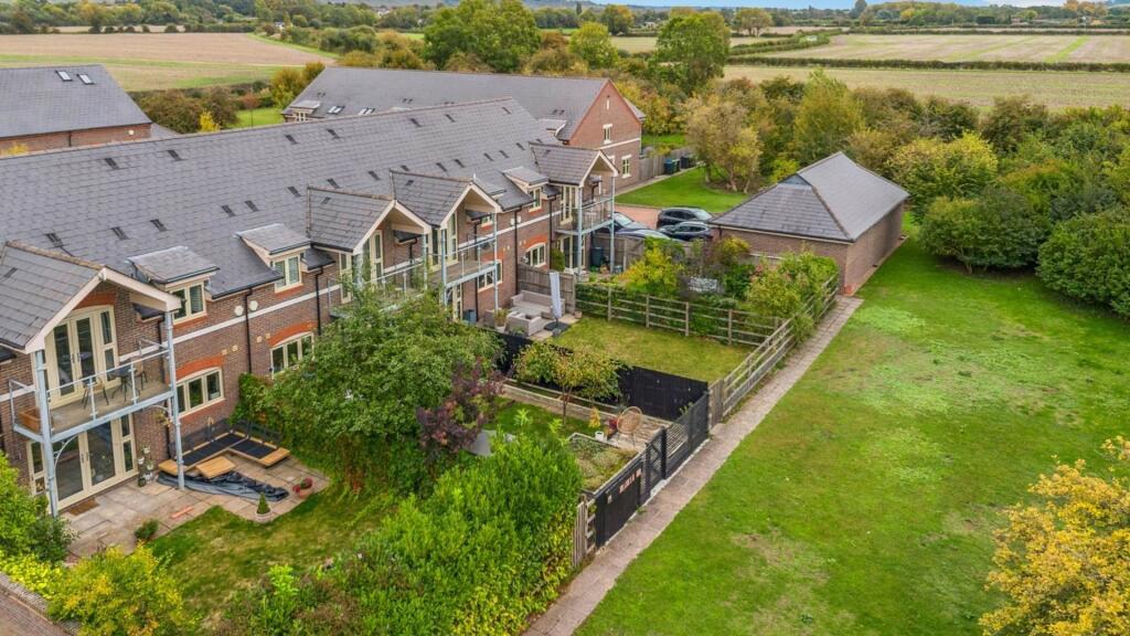 Main image of property: Dixon Wharfs, Wilstone