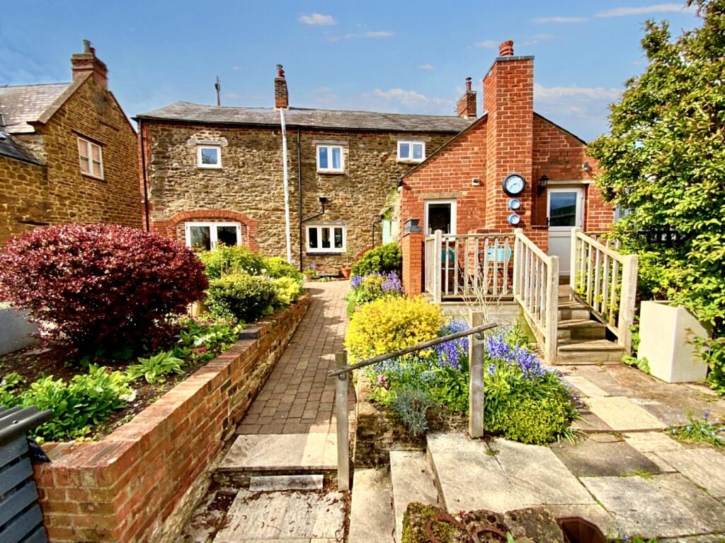 4 bedroom detached house for sale in The Old High Street, Braunston, NN11 7HR, NN11