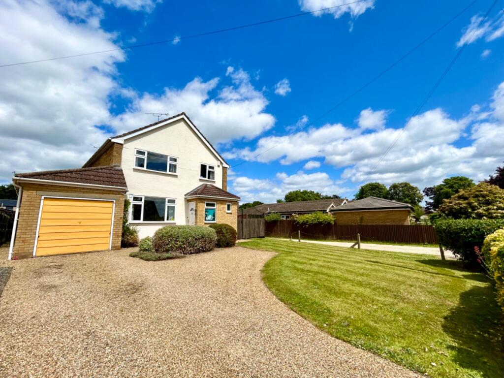 3 bedroom detached house for sale in South Road, Clifton Upon Dunsmore