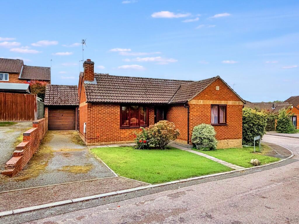 Main image of property: 2 St. Annes Close, Daventry, NN11 4TW
