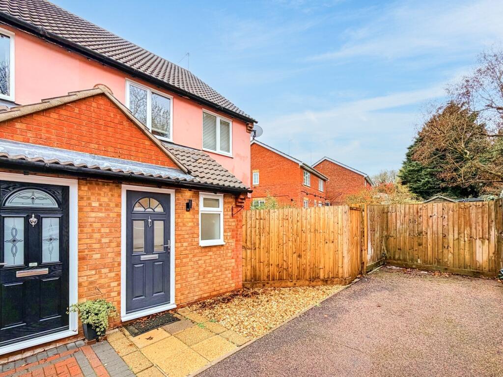 Main image of property: 37 Hillary Close, Daventry, NN11 0SN