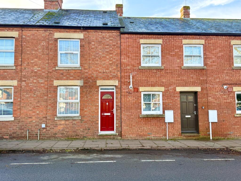 Main image of property: 39 St James Street, Daventry, NN11 4AG