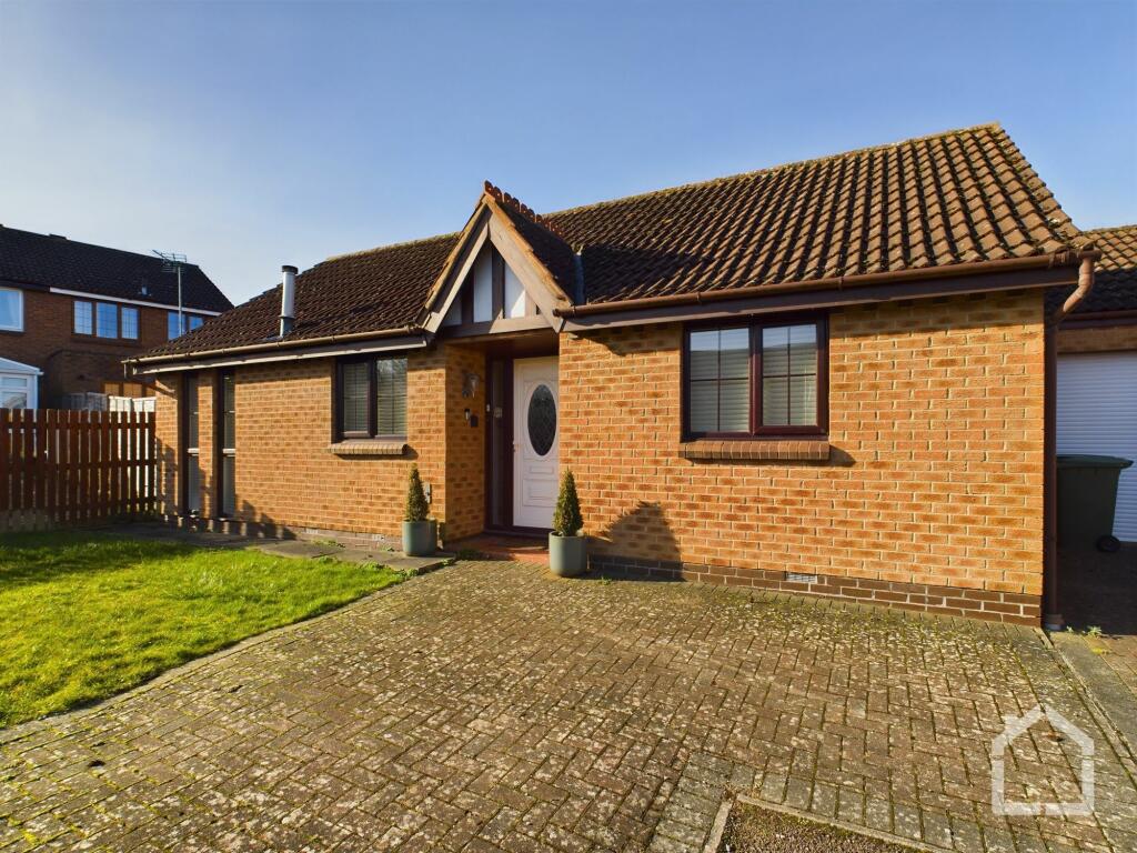 2 bedroom detached bungalow for sale in Blaydon Close, Bletchley, MK3