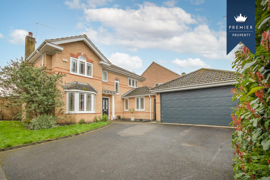 4 bedroom detached house for sale in Longthorpe Close, Littleover, DE23