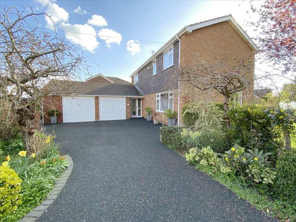 4 bedroom detached house for sale in Russell Road, Leasingham, NG34