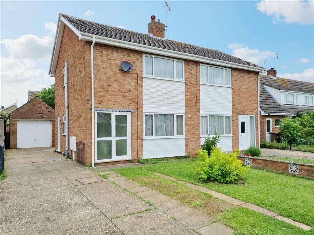 3 bedroom semidetached house for sale in Ripon Drive, Sleaford, NG34