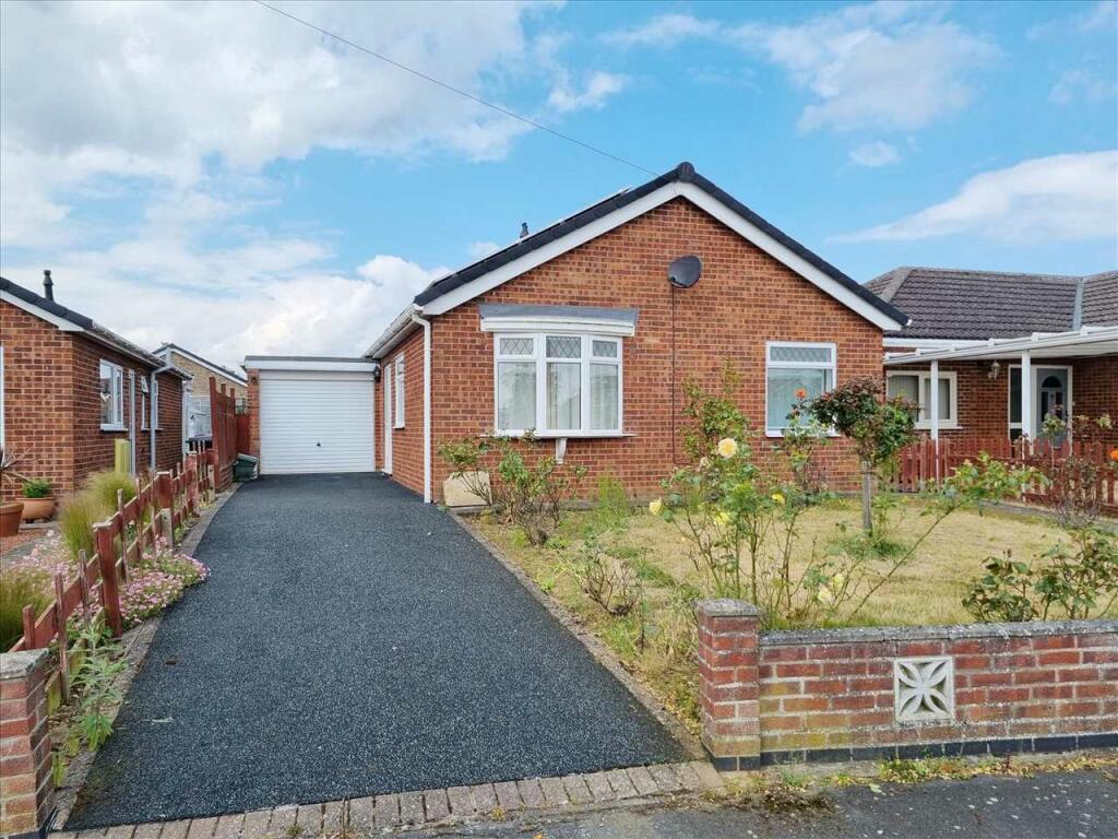 2 bedroom detached bungalow for sale in Kirkdale Close, Leasingham, NG34