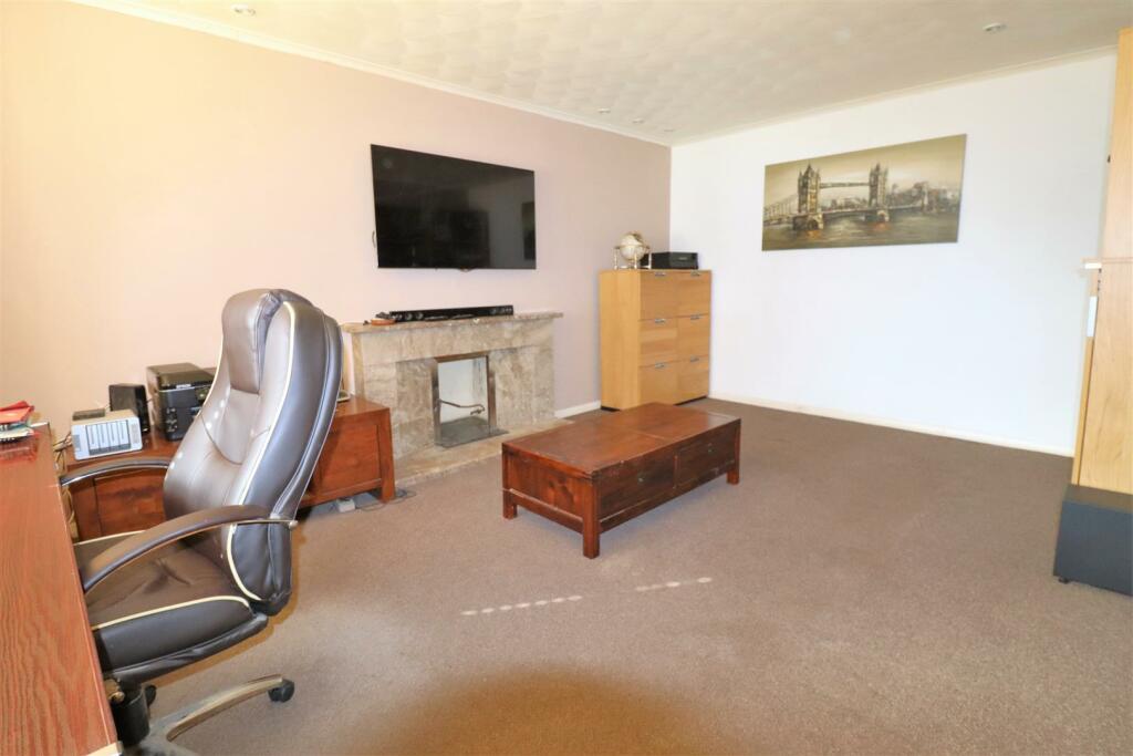 4 bedroom detached house for sale in Derby Road, Darland, ME5