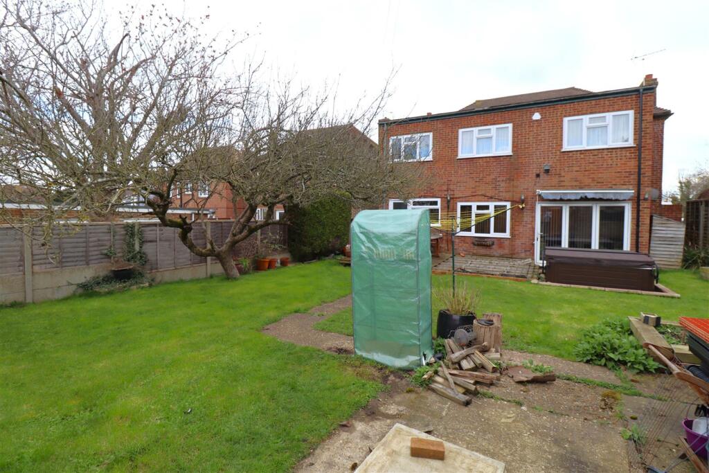 4 bedroom detached house for sale in Derby Road, Darland, ME5