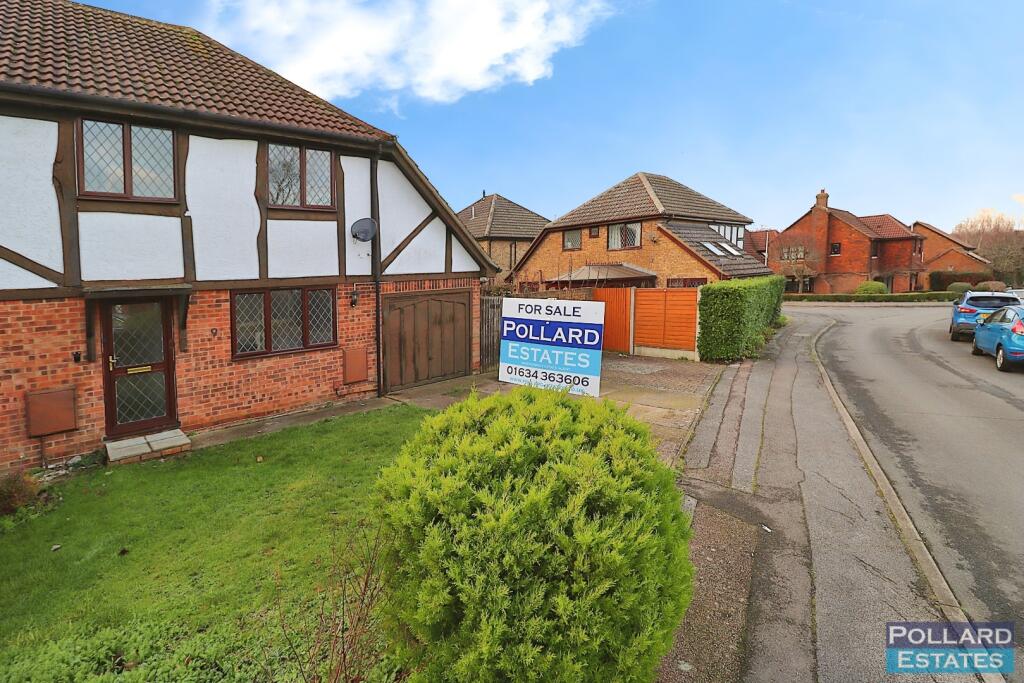 Main image of property: The Everglades, Hempstead