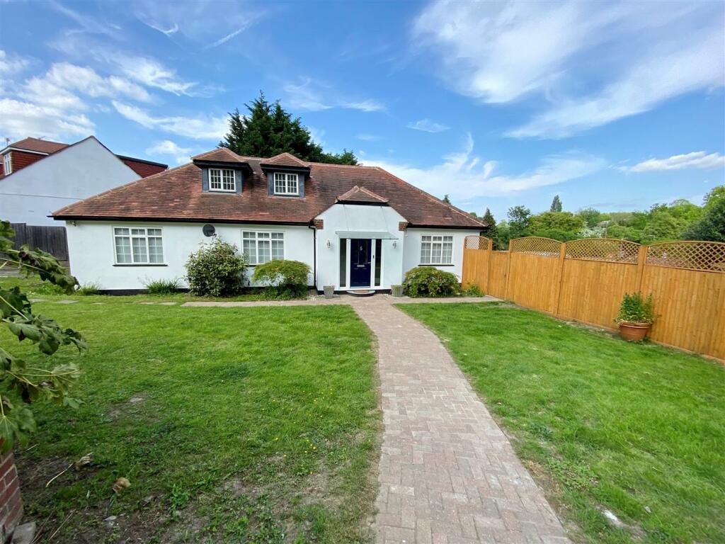 4 bedroom detached house for sale in Swanland Road, Welham Green, AL9