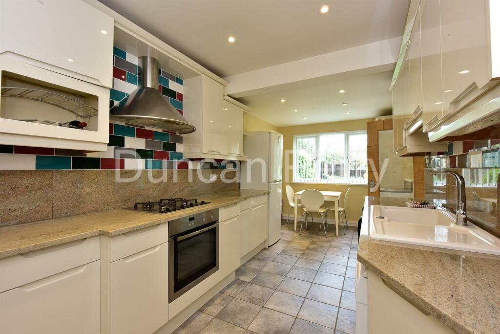 Additional property image - Skimpans Close, Welham Green